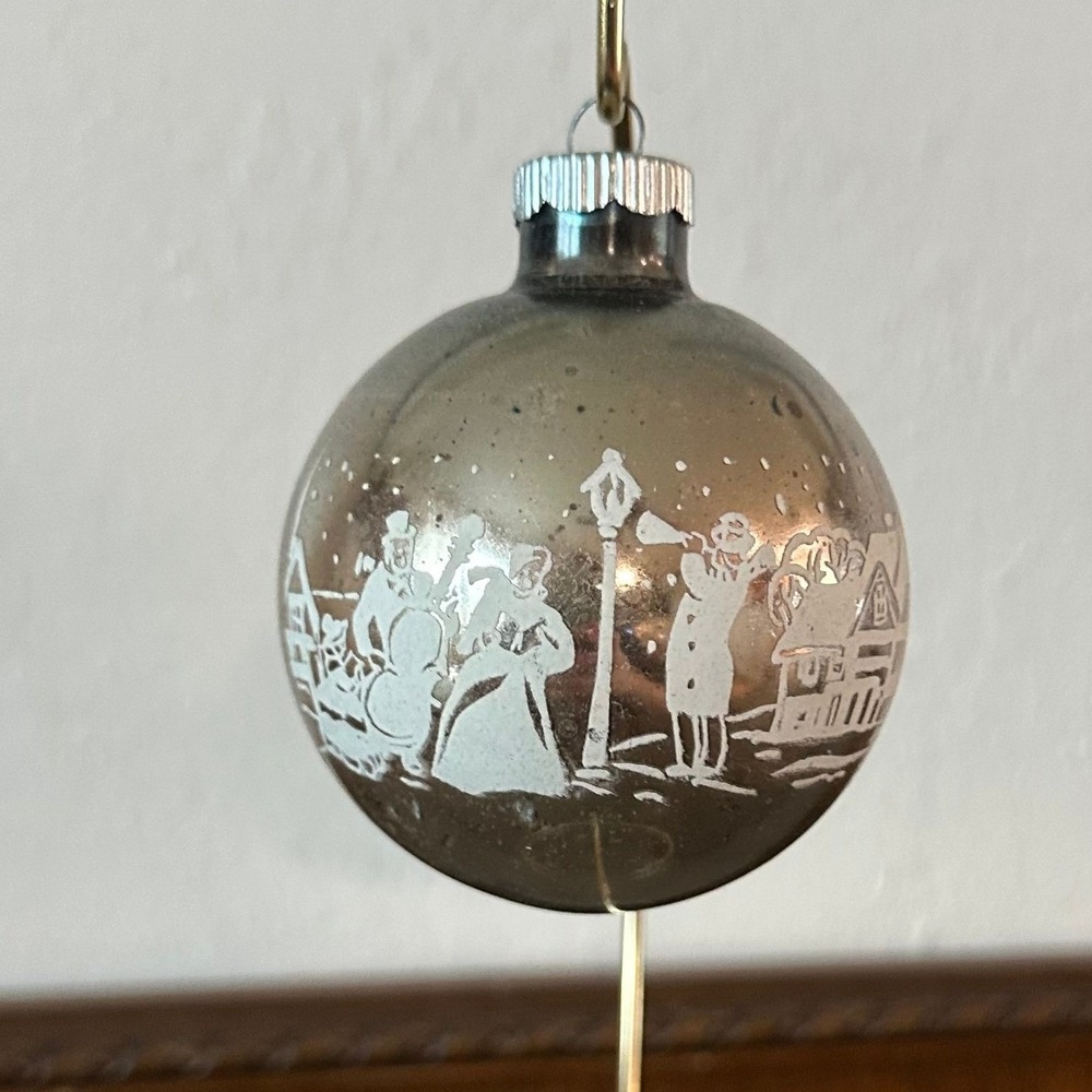 Vintage 3'' Shiny Brite Glass Ornament Silver Mercury Carolers Winter Scene USA